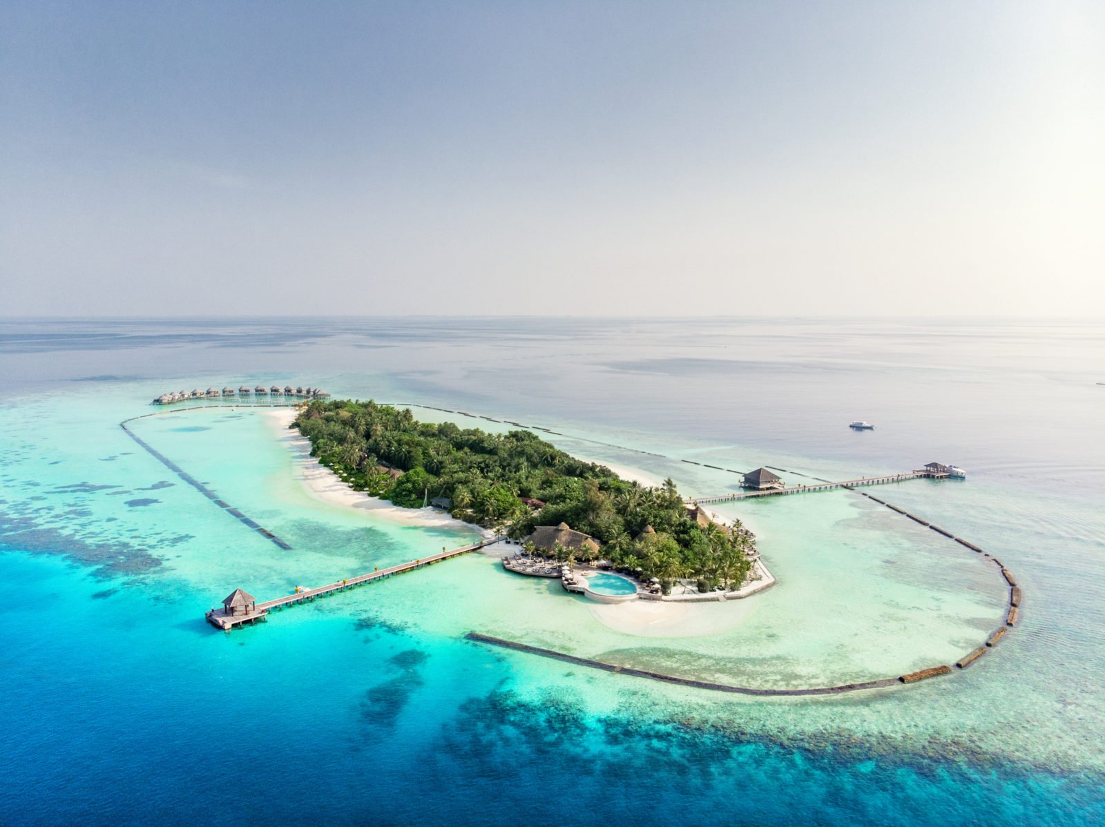 Остров мальдивы отзывы. Komandoo Maldives Island Resort 4*. Мальдивы Лавияни Атолл. Остров Kamadhoo Мальдивы. Остров Куреду Мальдивы.